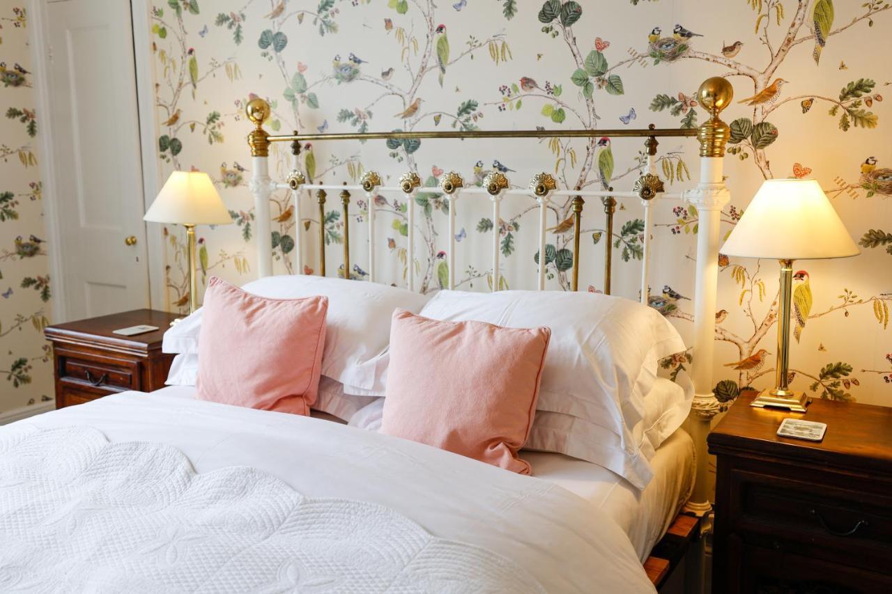 The Waltons Bed & Breakfast Доркинг Екстериор снимка