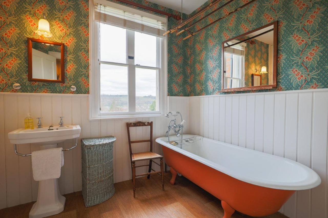 The Waltons Bed & Breakfast Доркинг Екстериор снимка