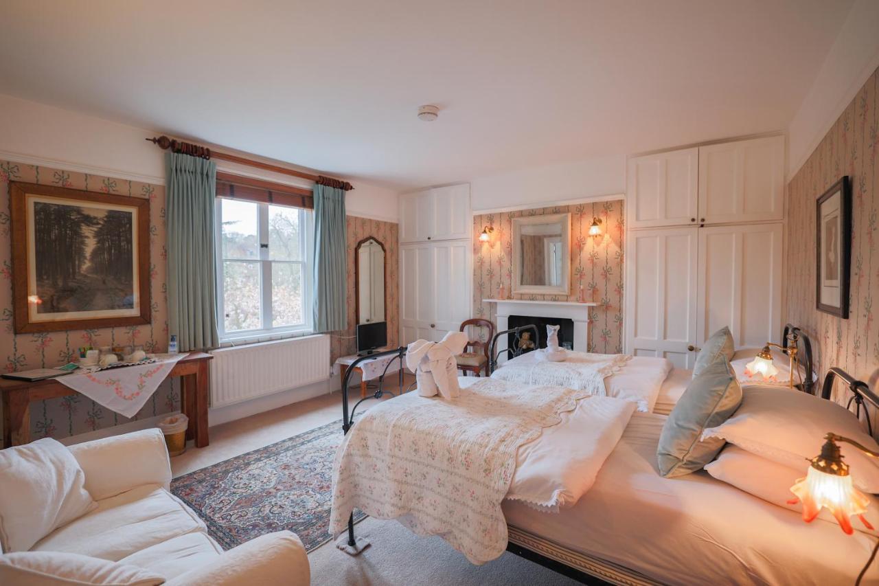 The Waltons Bed & Breakfast Доркинг Екстериор снимка