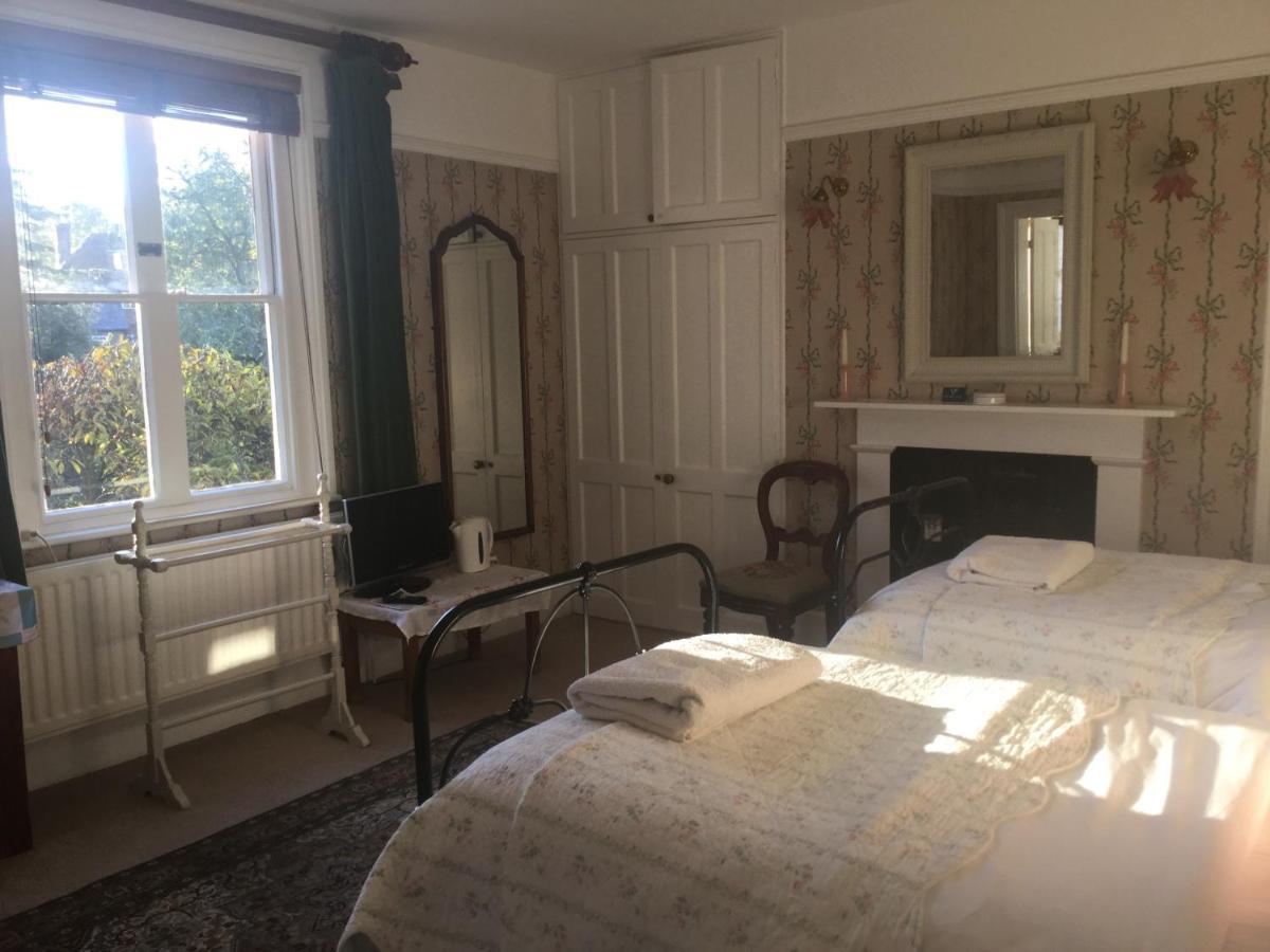The Waltons Bed & Breakfast Доркинг Стая снимка