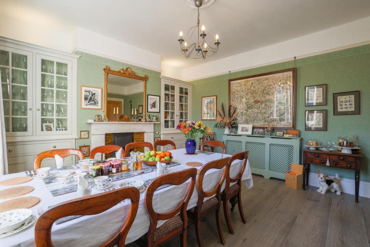 The Waltons Bed & Breakfast Доркинг Екстериор снимка
