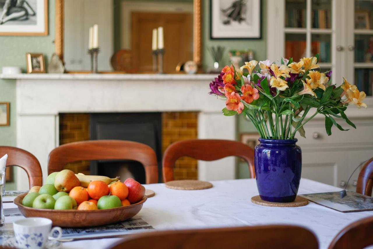 The Waltons Bed & Breakfast Доркинг Екстериор снимка