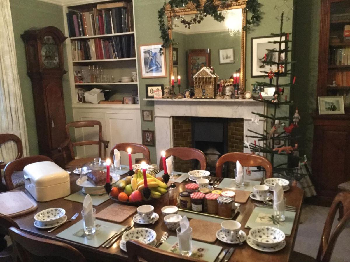 The Waltons Bed & Breakfast Доркинг Екстериор снимка